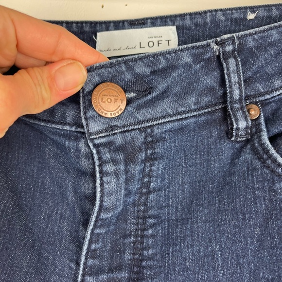 Ann Taylor LOFT Womens Curvy Kick Crop Jeans Dark Blue Wash Mid Rise Size 27/4 - Picture 4 of 10